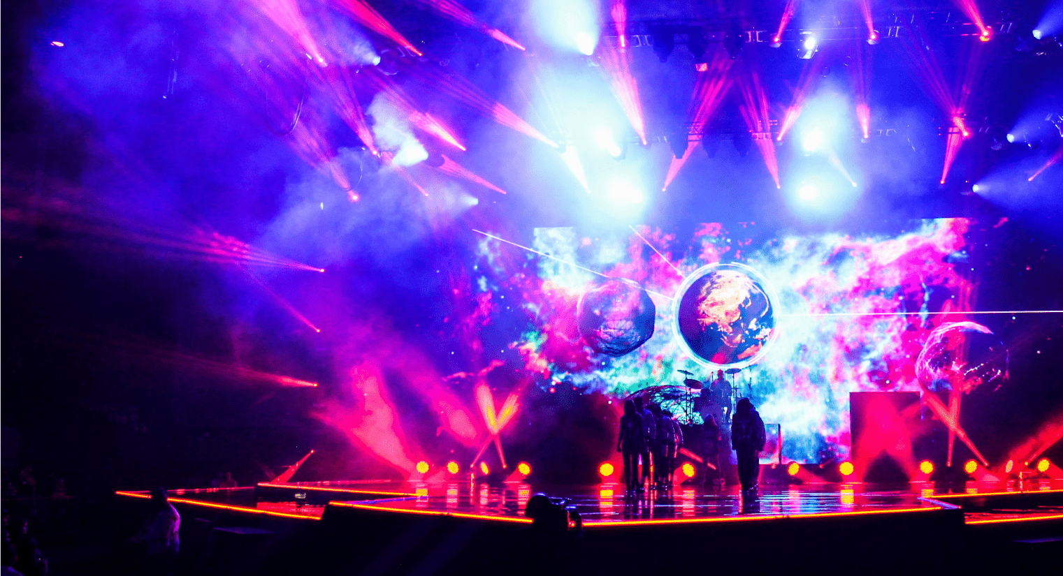 bigstock-Party-People-Enjoy-Concert-At--424273643